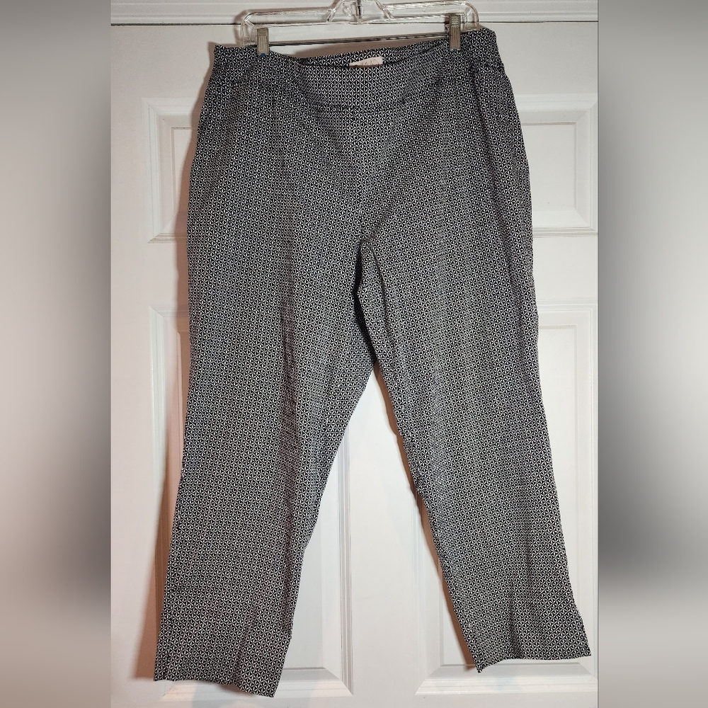 Lila Rose Stretchy Black and White Patterned Pull On Pants 18W 25in Inseam